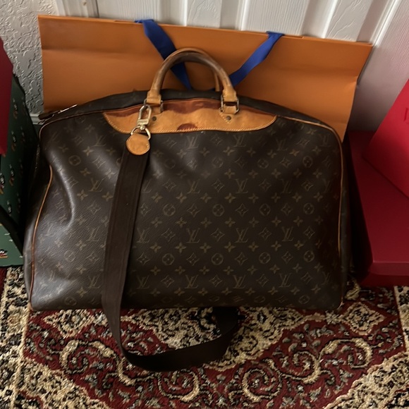 Authenticated Louis Vuitton travel bag with shoulder strap unisex - Picture 5 of 16